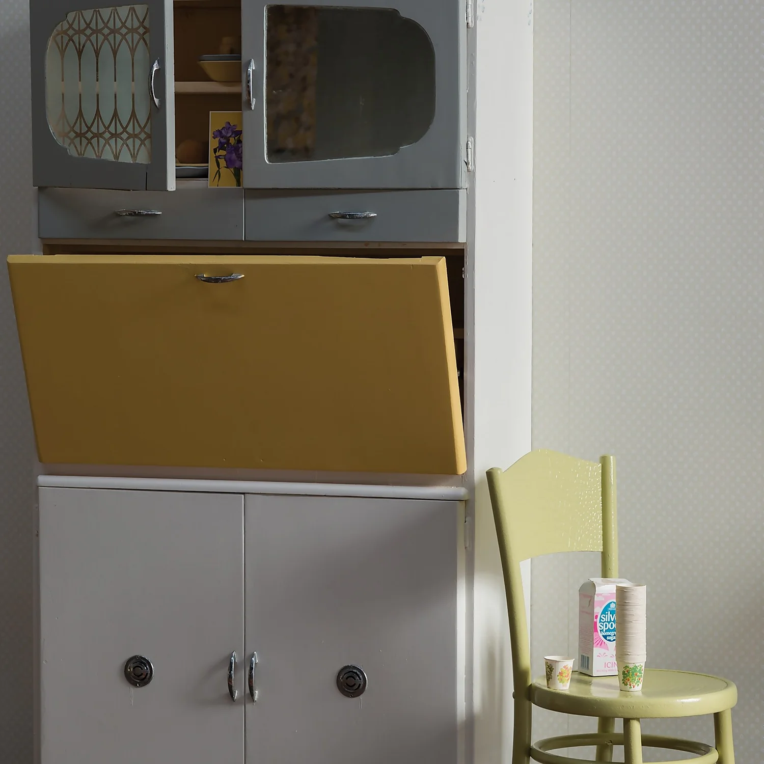 Farrow & Ball Full Gloss Paint Yellow Ground - 2.5L 4 Farrow & Ball Full Gloss Paint Yellow Ground - 2.5L - Image 2