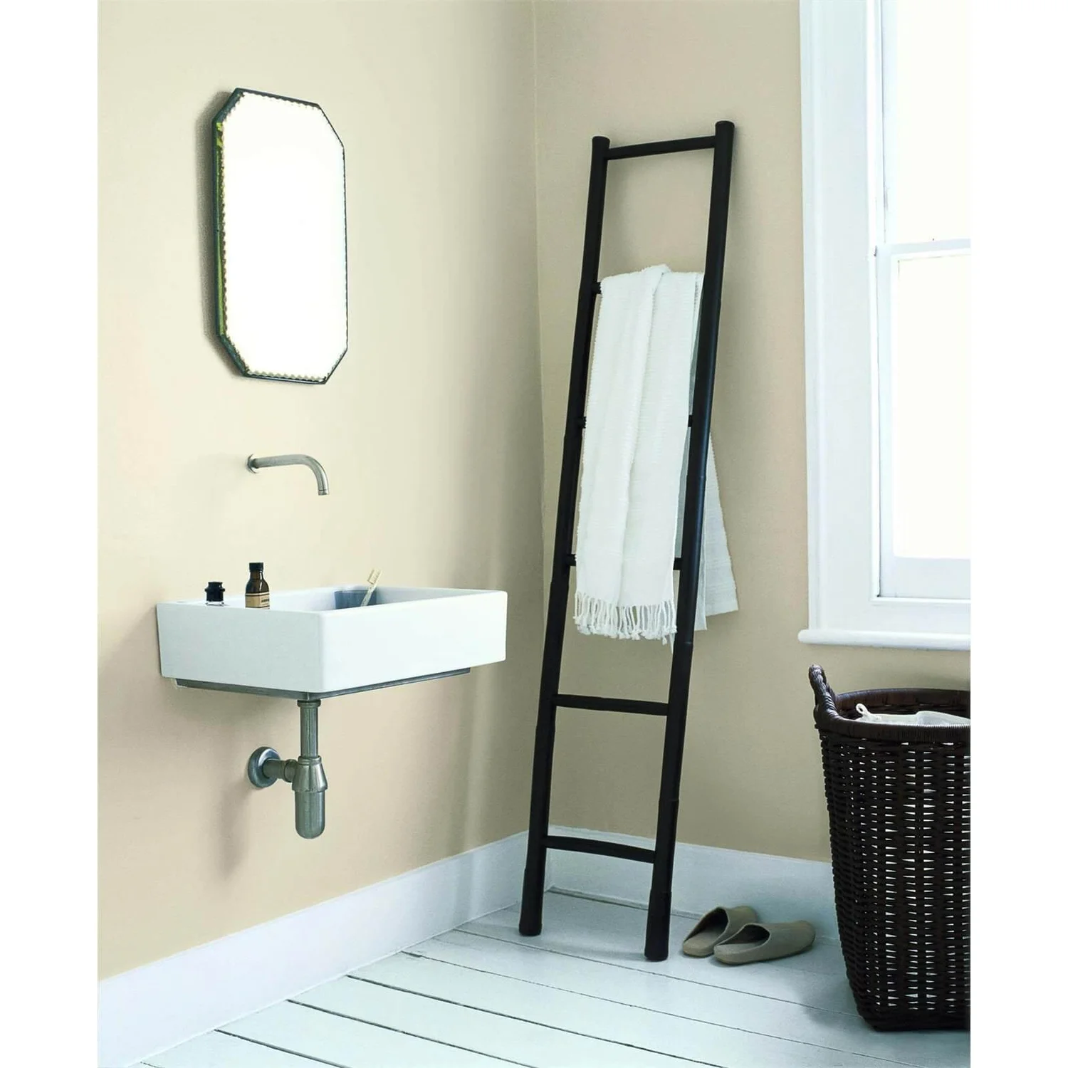 Dulux Easycare Bathroom Natural Hessian - Soft Sheen Paint - 2.5L 4 Dulux Easycare Bathroom Natural Hessian - Soft Sheen Paint - 2.5L - Image 2