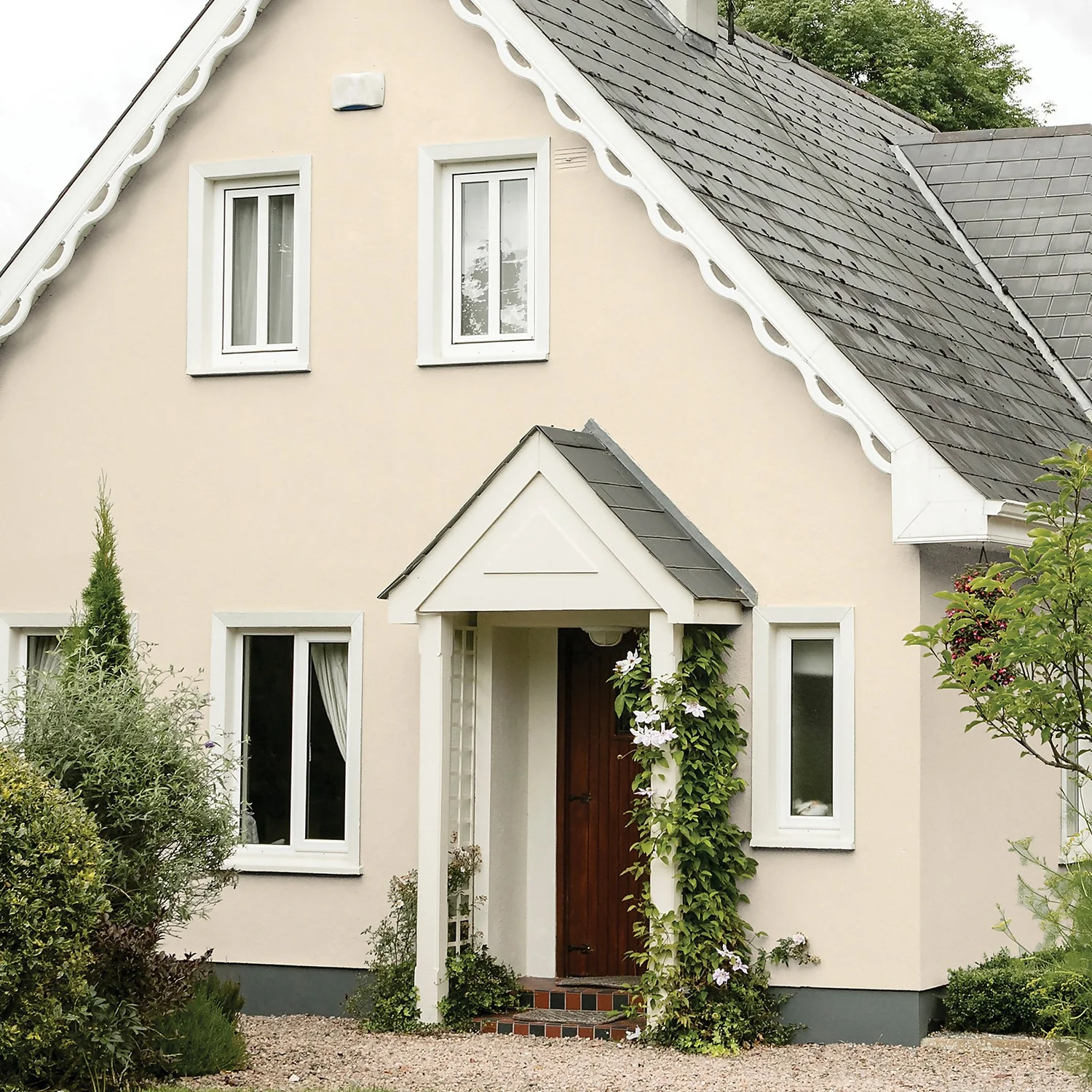 Sandtex® Textured Masonry Paint Magnolia - 5L 4 Sandtex® Textured Masonry Paint Magnolia - 5L - Image 2