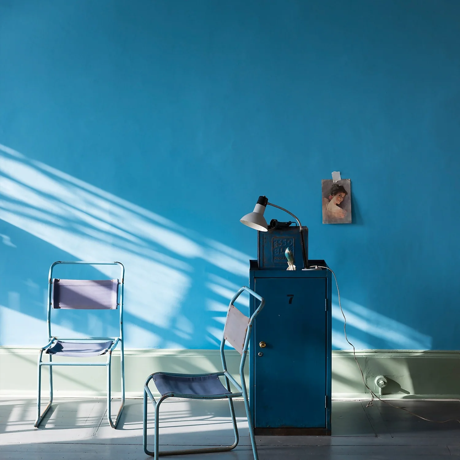 Farrow & Ball Estate Eggshell Paint St Giles Blue - 750ml 4 Farrow & Ball Estate Eggshell Paint St Giles Blue - 750ml - Image 2