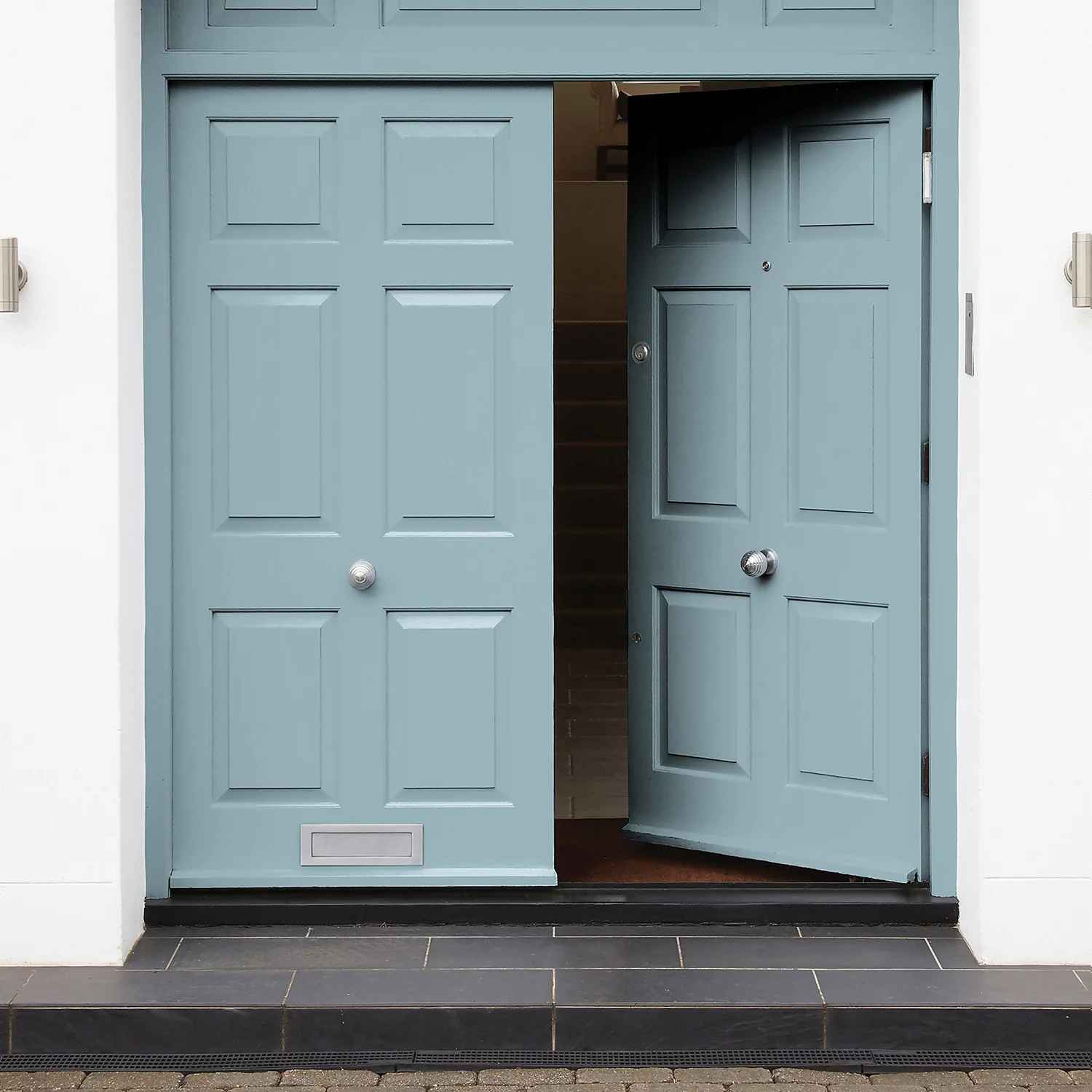 Sandtex® Exterior 10 Year Satin Paint Gentle Blue - 750ml 4 Sandtex® Exterior 10 Year Satin Paint Gentle Blue - 750ml - Image 2