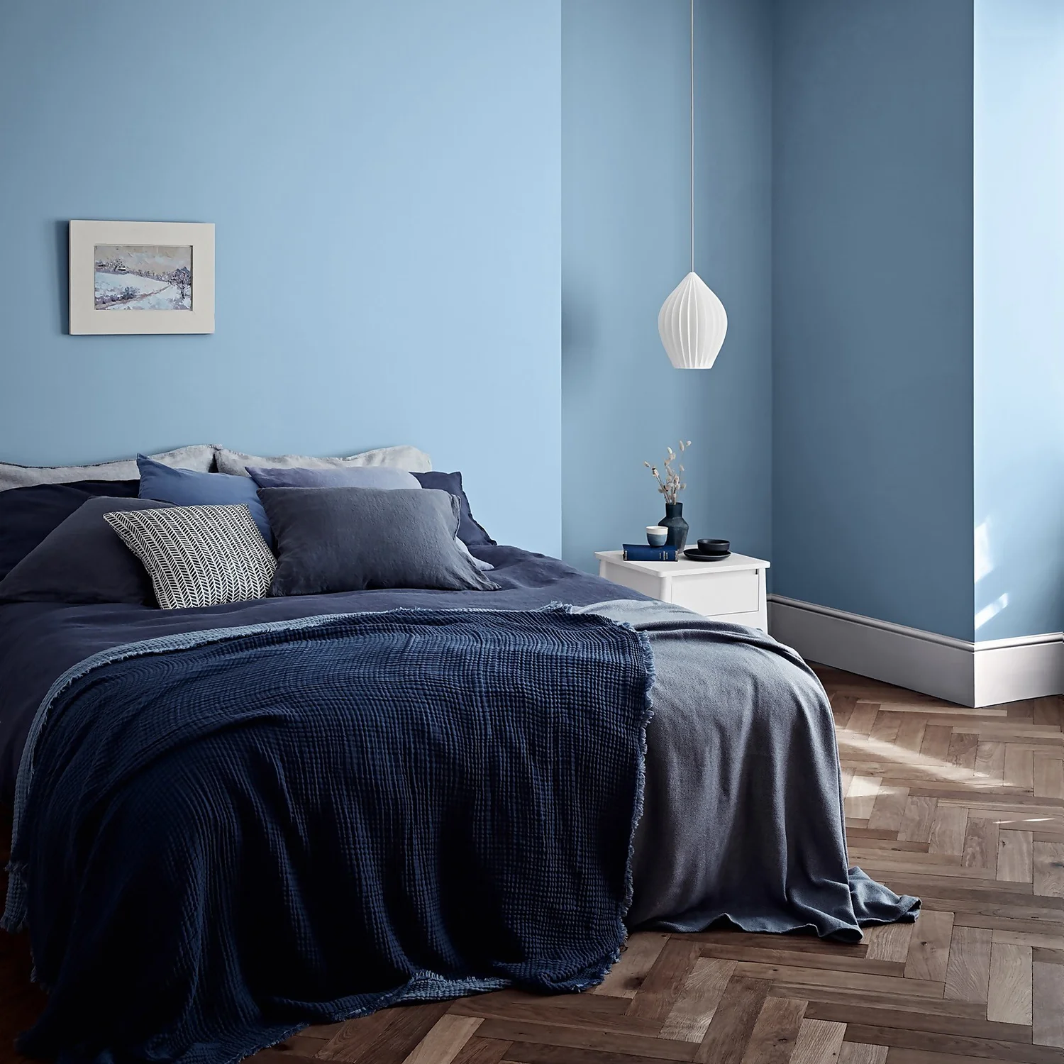 Crown Walls & Ceilings Silk Emulsion Paint Powder Blues - 2.5L 4 Crown Walls & Ceilings Silk Emulsion Paint Powder Blues - 2.5L - Image 2