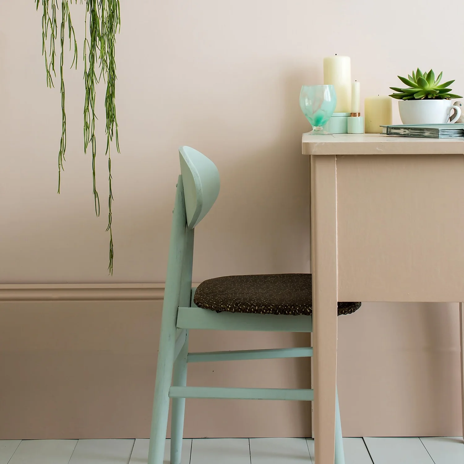 Farrow & Ball Estate Matt Emulsion Paint Pink Ground - 2.5L 4 Farrow & Ball Estate Matt Emulsion Paint Pink Ground - 2.5L - Image 2