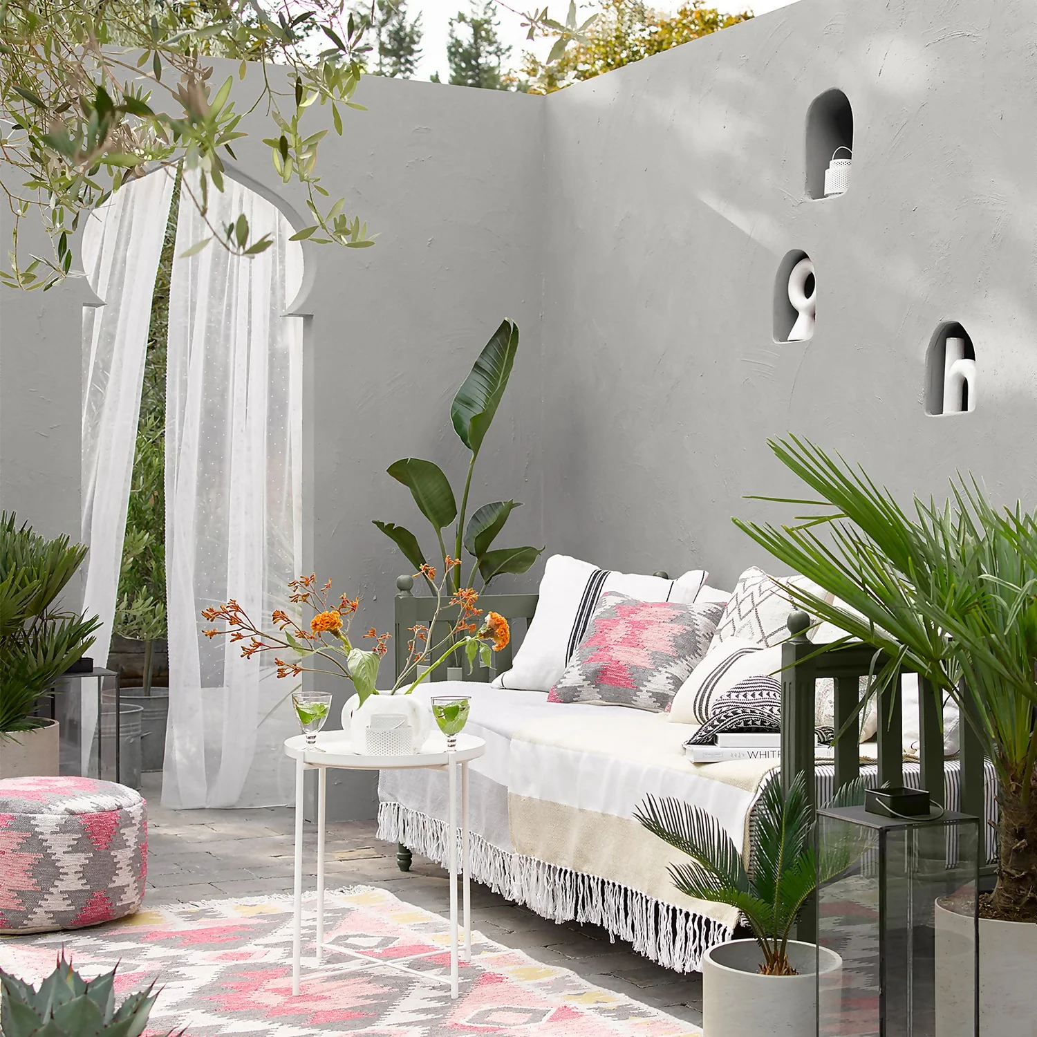 Sandtex® Ultra Smooth Masonry Paint Light Grey - 5L 5 Sandtex® Ultra Smooth Masonry Paint Light Grey - 5L - Image 3