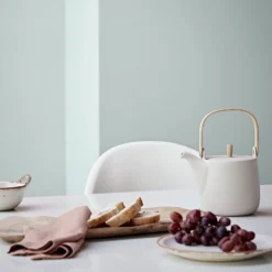 Crown Breatheasy Kitchen Matt Emulsion Paint Marble Top - Tester 40ml -Paint And Wallpaper Shop 12814059 3124857364991358