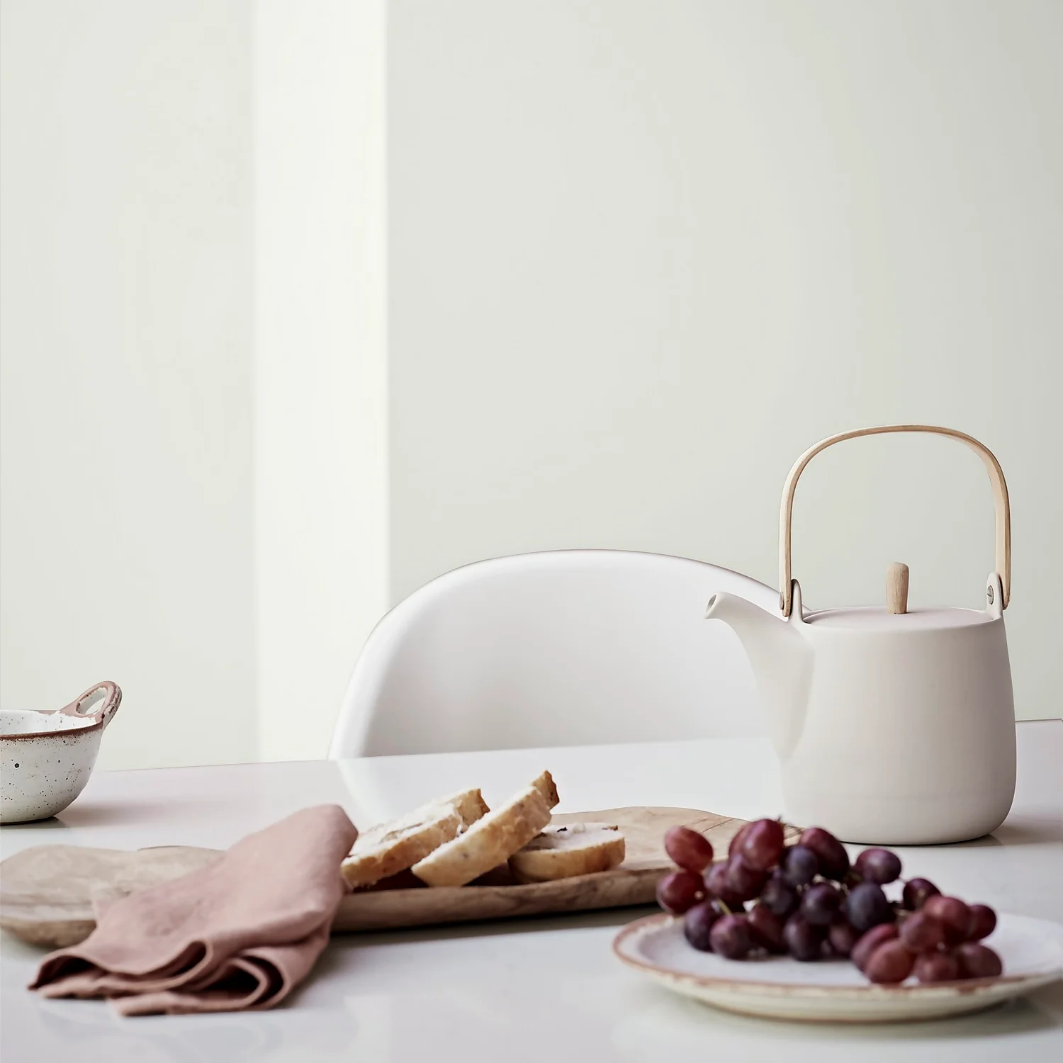 Crown Breatheasy Kitchen Matt Emulsion Paint Milk Bottle - Tester 40ml 5 Crown Breatheasy Kitchen Matt Emulsion Paint Milk Bottle - Tester 40ml - Image 3