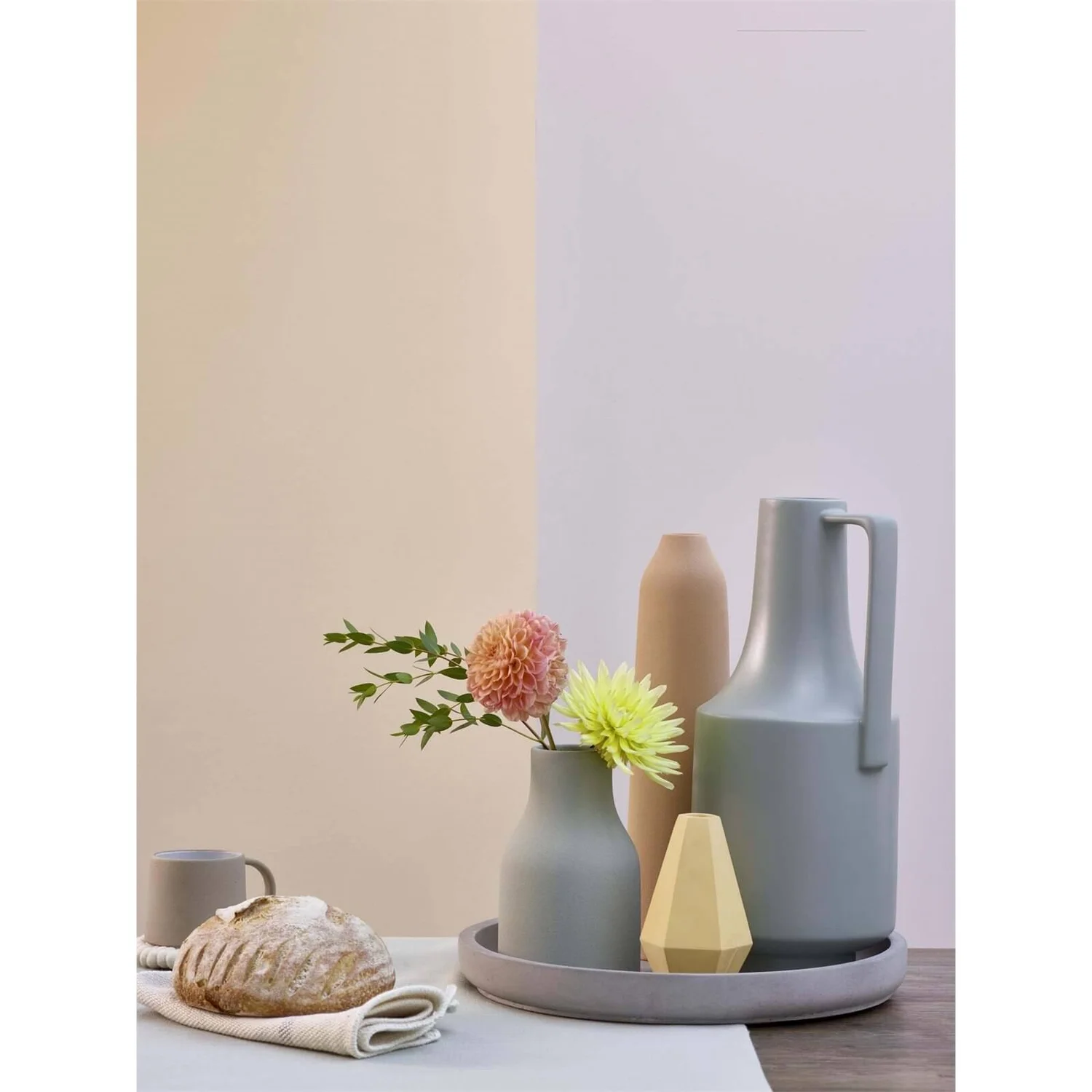 Dulux Violet White - Silk Emulsion Paint 2.5L 4 Dulux Violet White - Silk Emulsion Paint 2.5L - Image 2