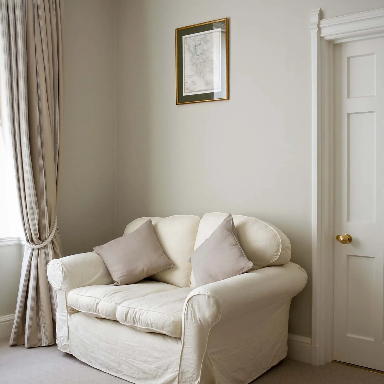 Farrow & Ball Modern Eggshell Paint Old White - 750ml 4 Farrow & Ball Modern Eggshell Paint Old White - 750ml - Image 2