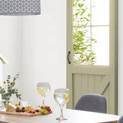 Homebase Interior Quick Dry Gloss Paint Magnolia - 750ml -Paint And Wallpaper Shop 12832897 8944832980442307