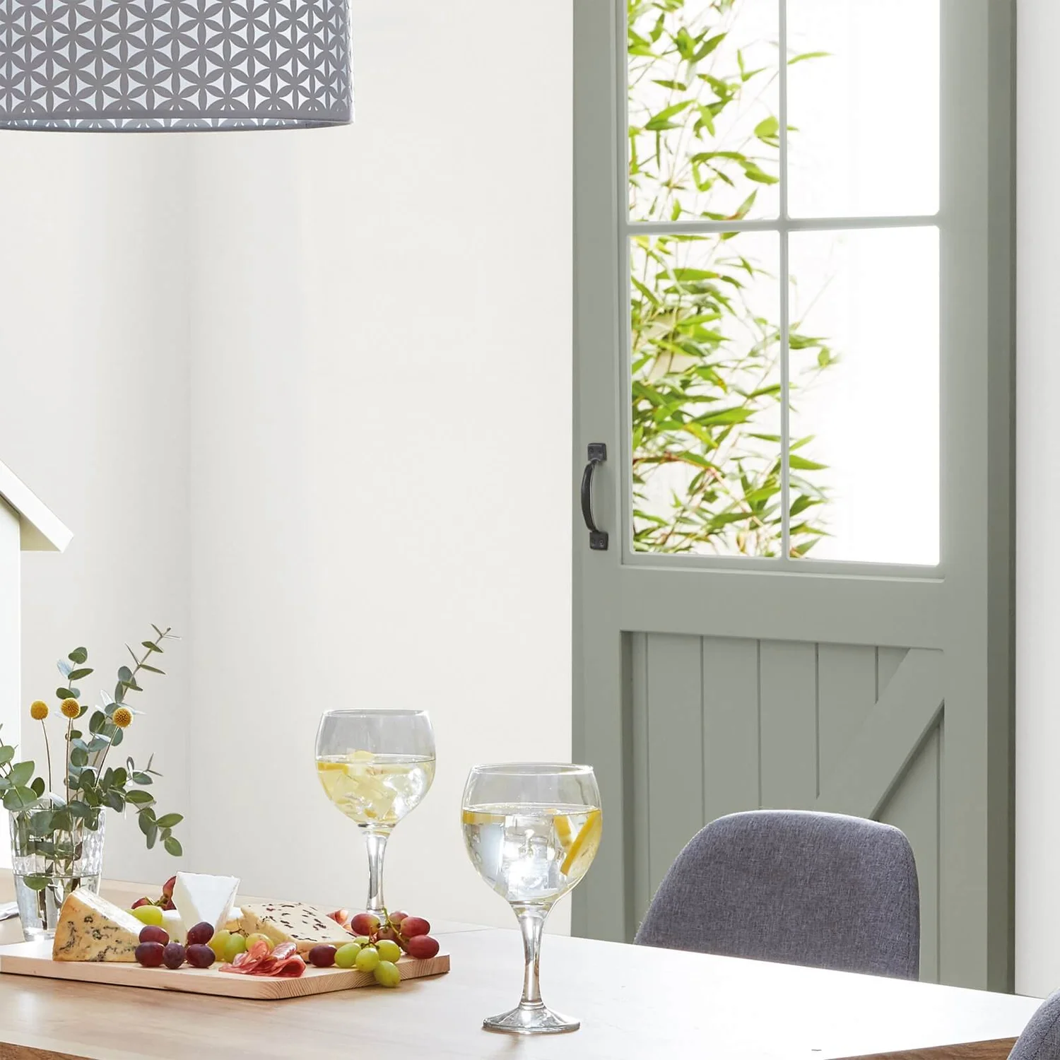 Homebase Interior Quick Dry Satin Paint Grey Dawn - 750ml 5 Homebase Interior Quick Dry Satin Paint Grey Dawn - 750ml - Image 3