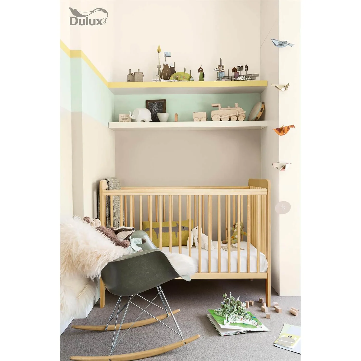 Dulux Matt Emulsion Paint Jasmine White - 2.5L 10 Dulux Matt Emulsion Paint Jasmine White - 2.5L - Image 8