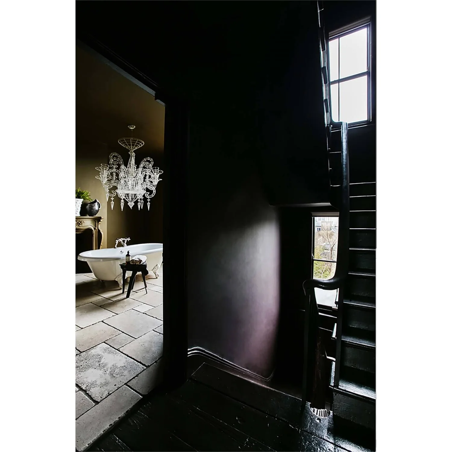 Abigail Ahern Matt Emulsion Paint Mulberry Red - 2.5L 5 Abigail Ahern Matt Emulsion Paint Mulberry Red - 2.5L - Image 3