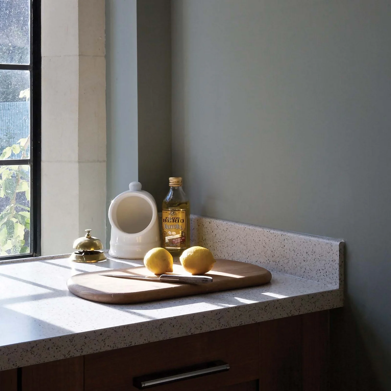 Farrow & Ball Exterior Masonry Paint Pigeon - 5L 4 Farrow & Ball Exterior Masonry Paint Pigeon - 5L - Image 2