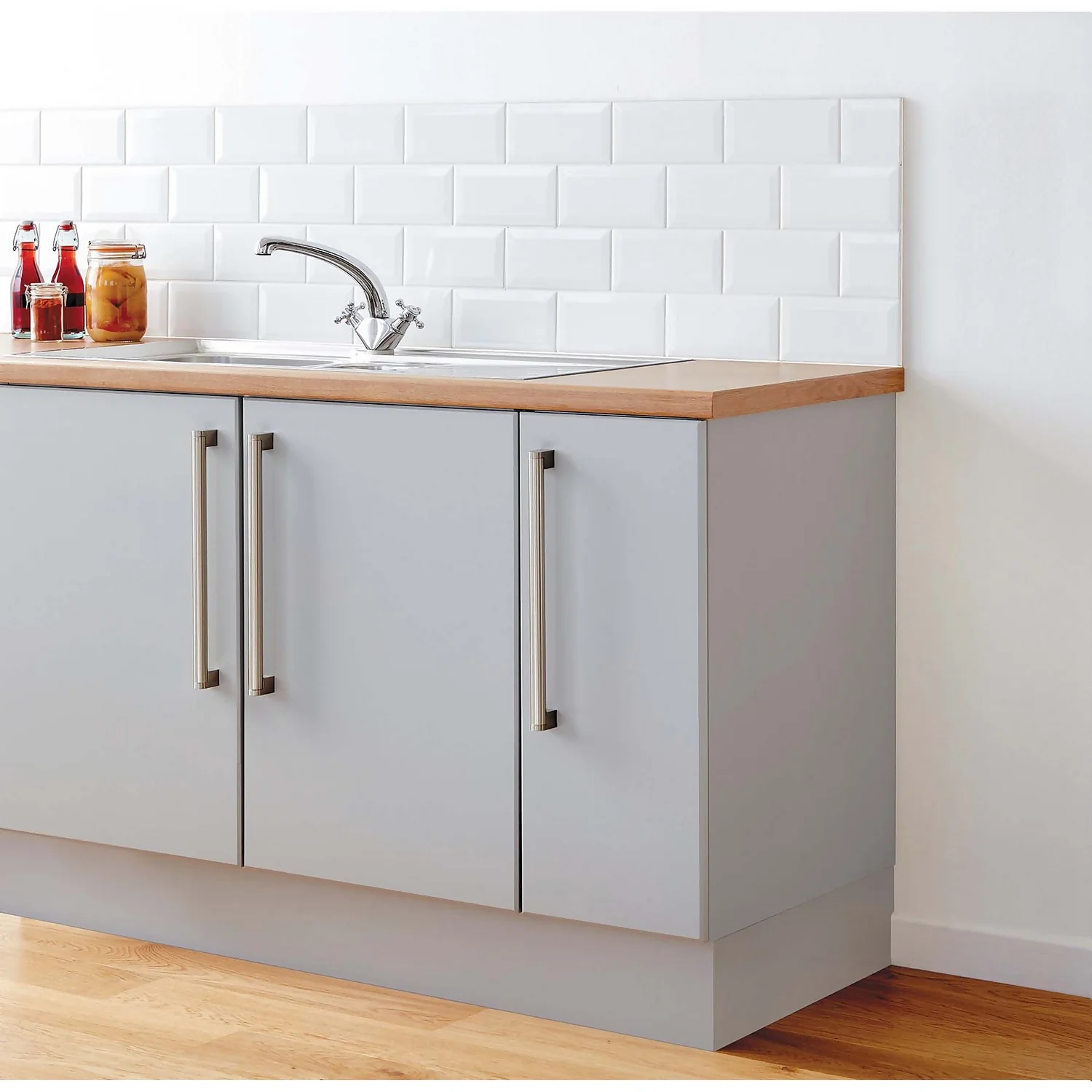 Ronseal One Coat Tile Paint White Satin - 750ml 6 Ronseal One Coat Tile Paint White Satin - 750ml - Image 4