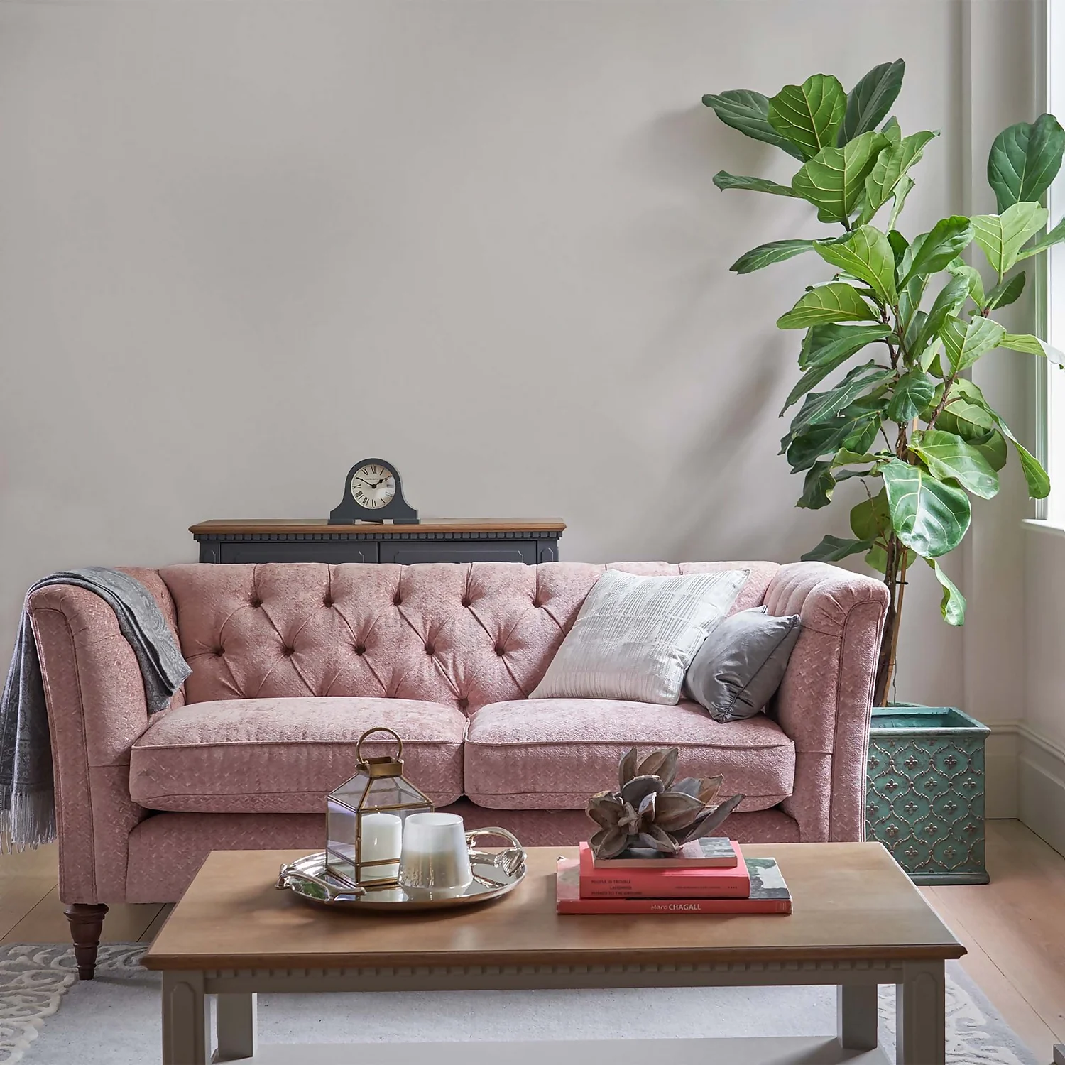 Laura Ashley Eggshell Paint Amethyst White - 750ml 4 Laura Ashley Eggshell Paint Amethyst White - 750ml - Image 2