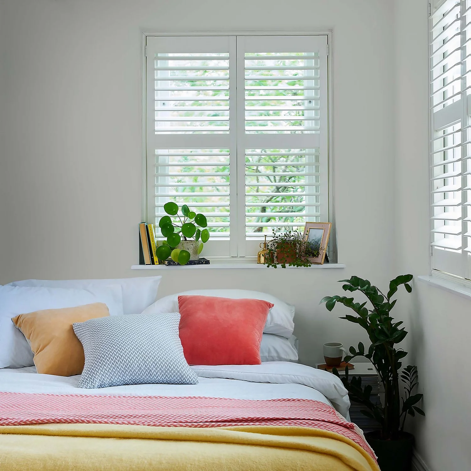 Laura Ashley Matt Emulsion Paint Pale Silver Tester 100ml 4 Laura Ashley Matt Emulsion Paint Pale Silver Tester 100ml - Image 2