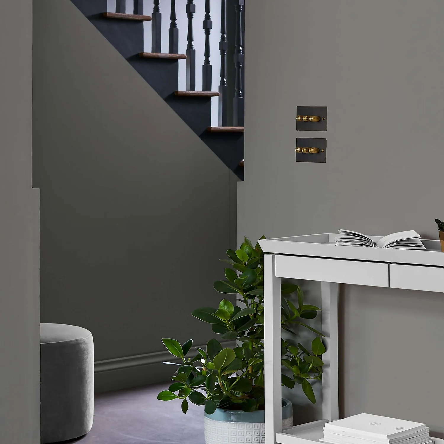 Laura Ashley Matt Emulsion Paint Pale Charcoal Tester 100ml 4 Laura Ashley Matt Emulsion Paint Pale Charcoal Tester 100ml - Image 2