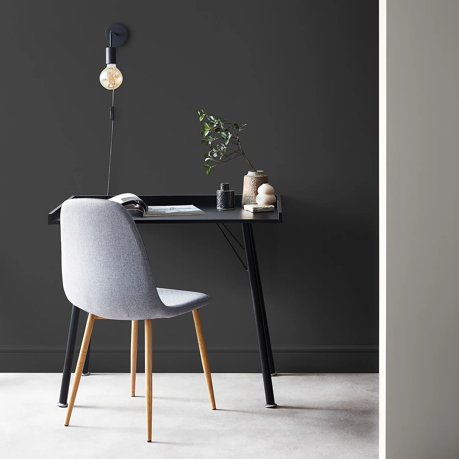 House Beautiful Durable Matt Emulsion Multi-Surface Paint Mono Tones MT.09 - 2.5L 5 House Beautiful Durable Matt Emulsion Multi-Surface Paint Mono Tones MT.09 - 2.5L - Image 3