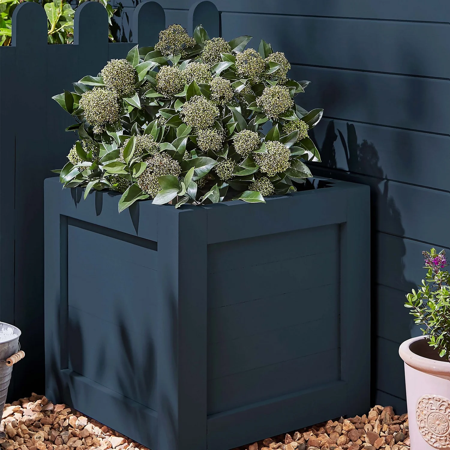 Laura Ashley Eggshell Garden Paint Dusky Seaspray - 2.5L 4 Laura Ashley Eggshell Garden Paint Dusky Seaspray - 2.5L - Image 2