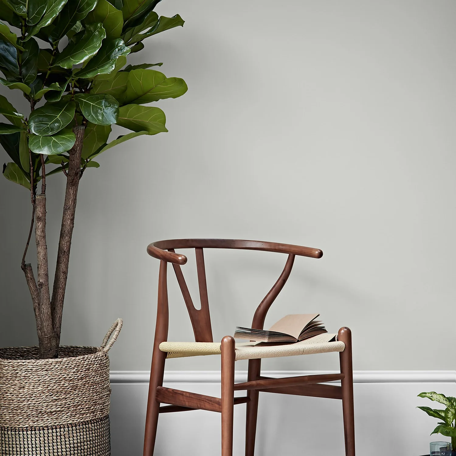 Crown Matt Emulsion Paint Salt Spray - 5L 5 Crown Matt Emulsion Paint Salt Spray - 5L - Image 3